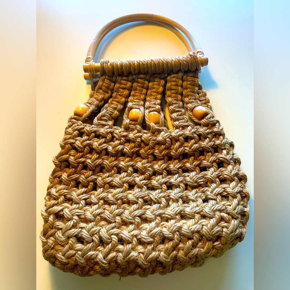 Vintage 1970’s macrame purse with rare oak handle and details